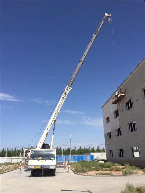 简阳市“轻装强干”—— 吊车的 “轻量化臂架” 技术