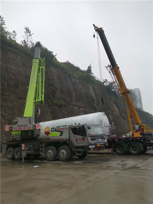 简阳市“不怕风雨冻”—— 吊车的 “恶劣环境适应” 技术